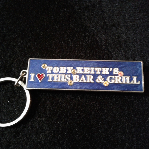 Toby Keith I Love This Bar Light Up Keychain & Unleashed Music CD - Picture 2 of 3